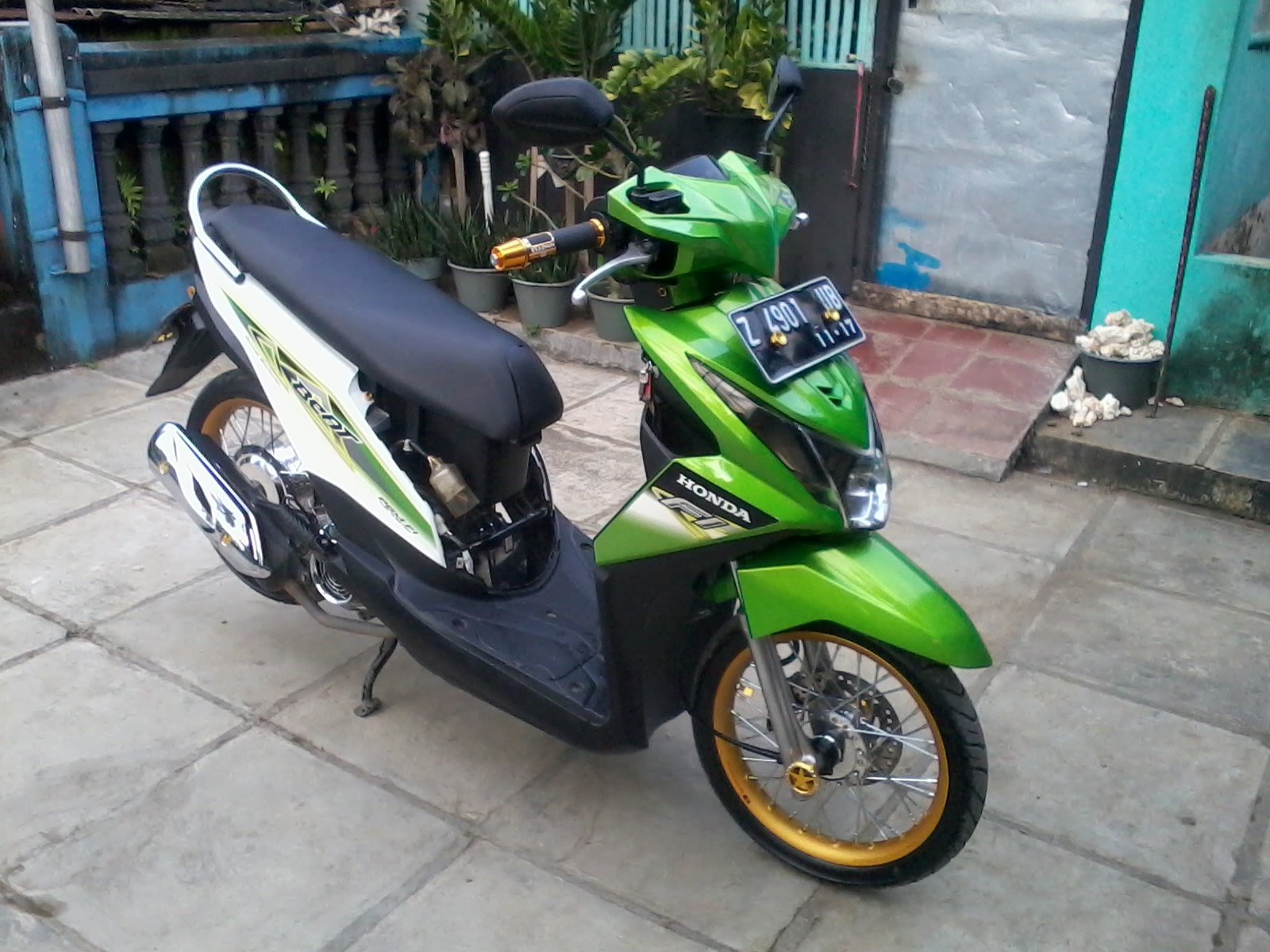 Modifikasi Motor Beat Fi Hitam Babylook