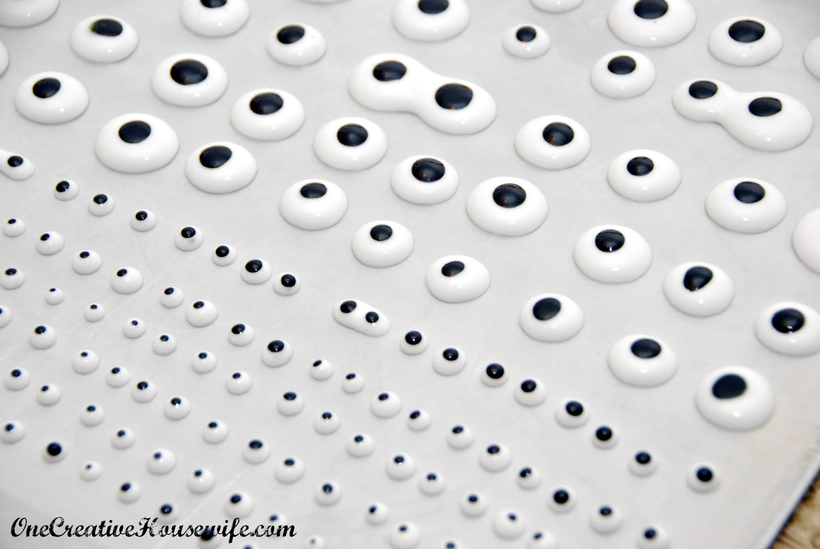 One Creative Housewife DIY Candy Eyeballs