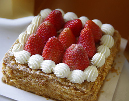 Galaxy Torte Rezept Mit Mohn Weisser Schokolade Und Pflaume