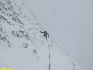 Segundo largo Guias de alta montaña IFMGA UIAGM en Picos de Europa #guiasdemontañadepicosdeeuropa