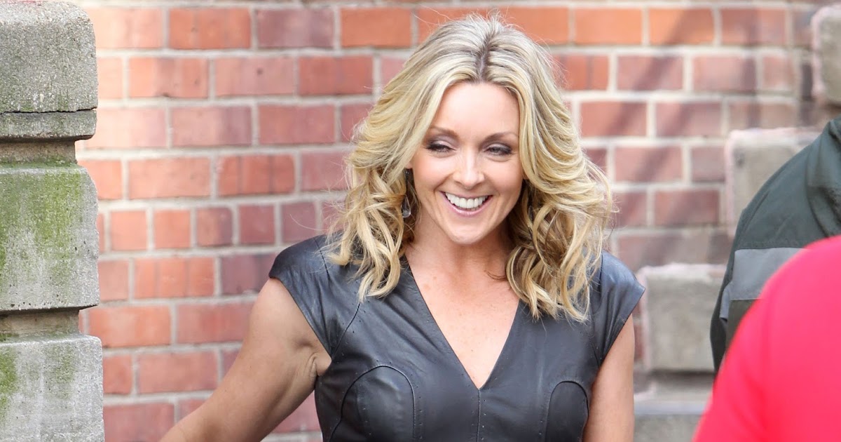 Jane Krakowski On the set of 30 Rock in New York Just Loving Them