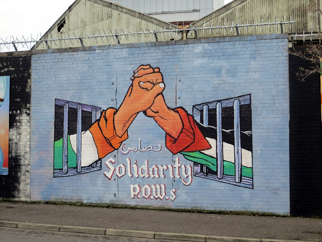 Belfast, murals, political, sectarian, loyalist, republican, protestant, catholic, Northern Ireland, peace walls, IRA, UVF, Shankill, falls road, newtownards road, Stornmont, Sinn fein, paintings, political, Visiting the Belfast murals, black cab tours, the troubles, Bobby sands, Somme,