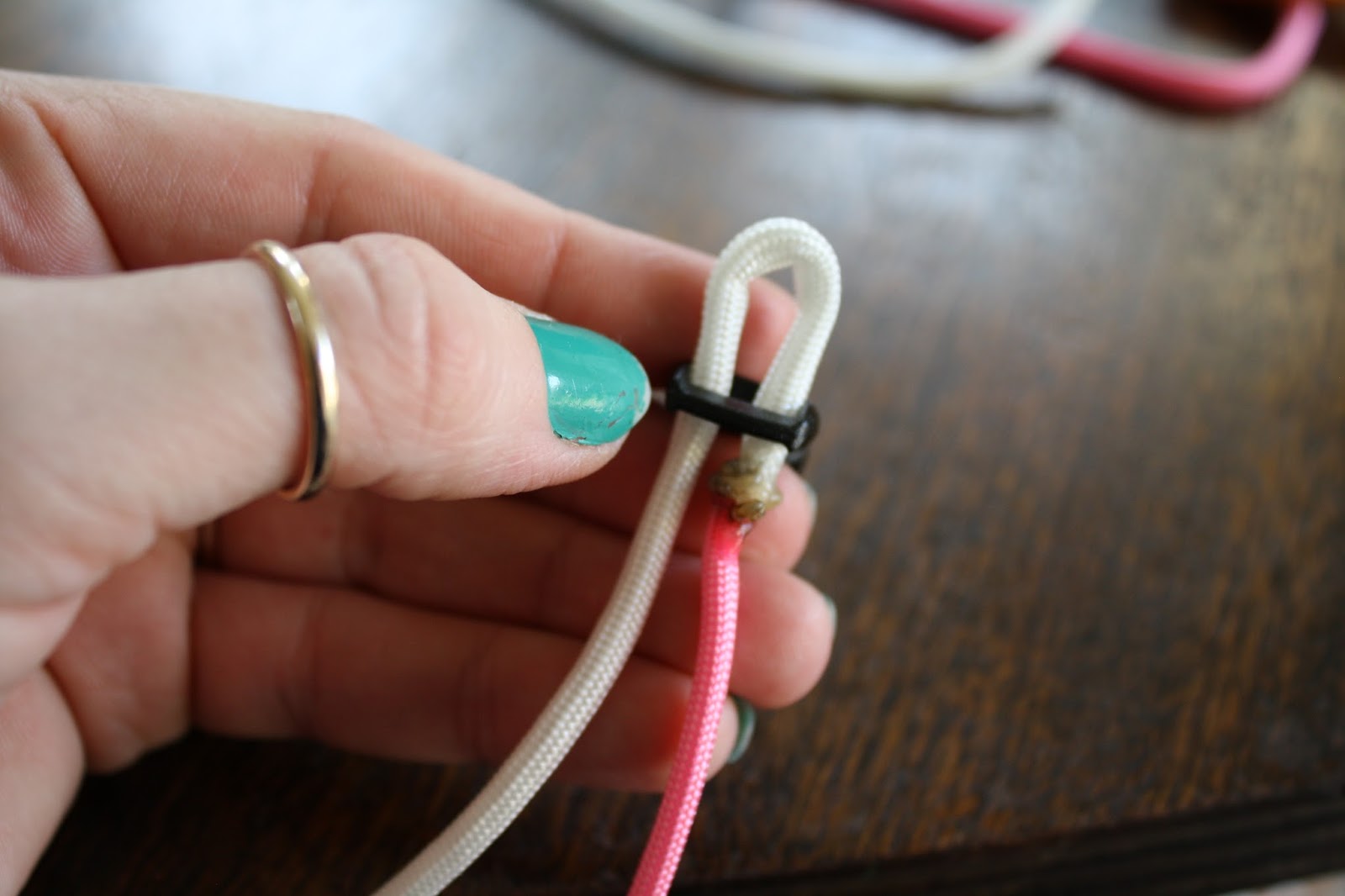 sewhungryhippie Making Survival Cord / Parachute cord Bracelets