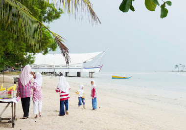 Restoran di bibir pantai.