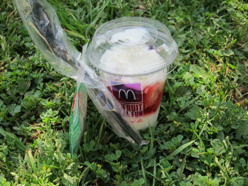 Review McDonald's Fruit ‘N Yogurt Parfait Brand Eating