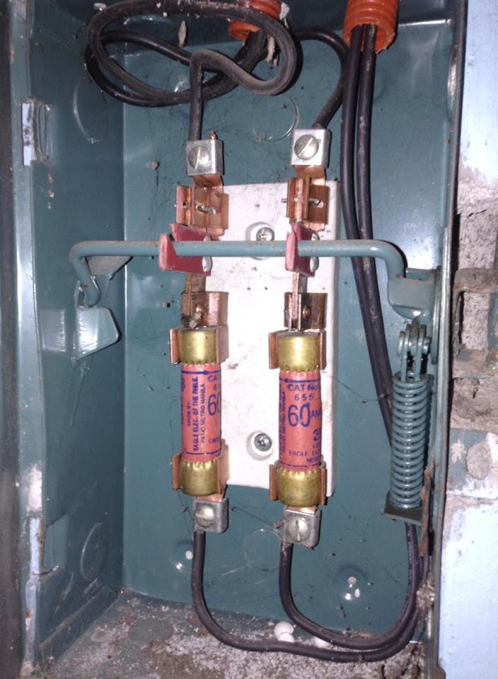 Free Tutorial. FUSE, Circuit Breaker and Short Circuit Theory.