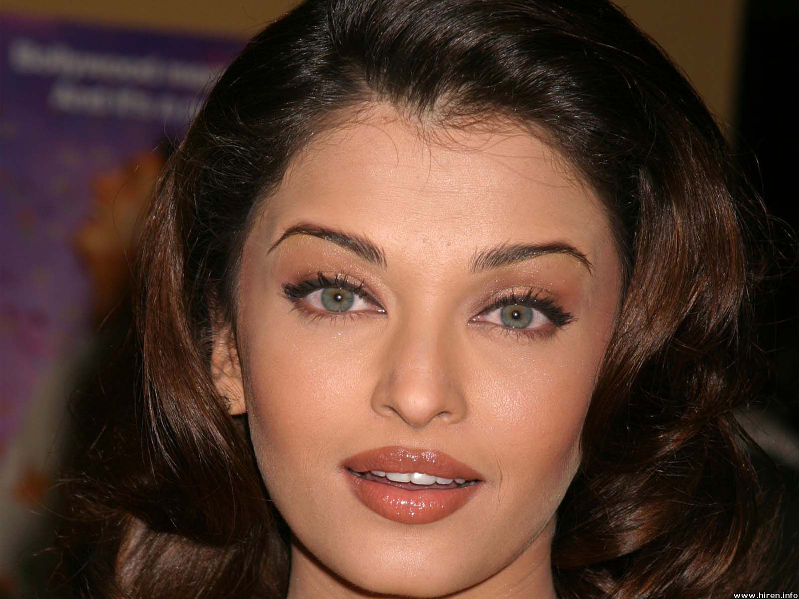 http://2.bp.blogspot.com/--izNboVUX4U/T5lArPFmYFI/AAAAAAAAA4M/e89_NVQdnrw/s1600/aishwarya-rai-60b.jpg