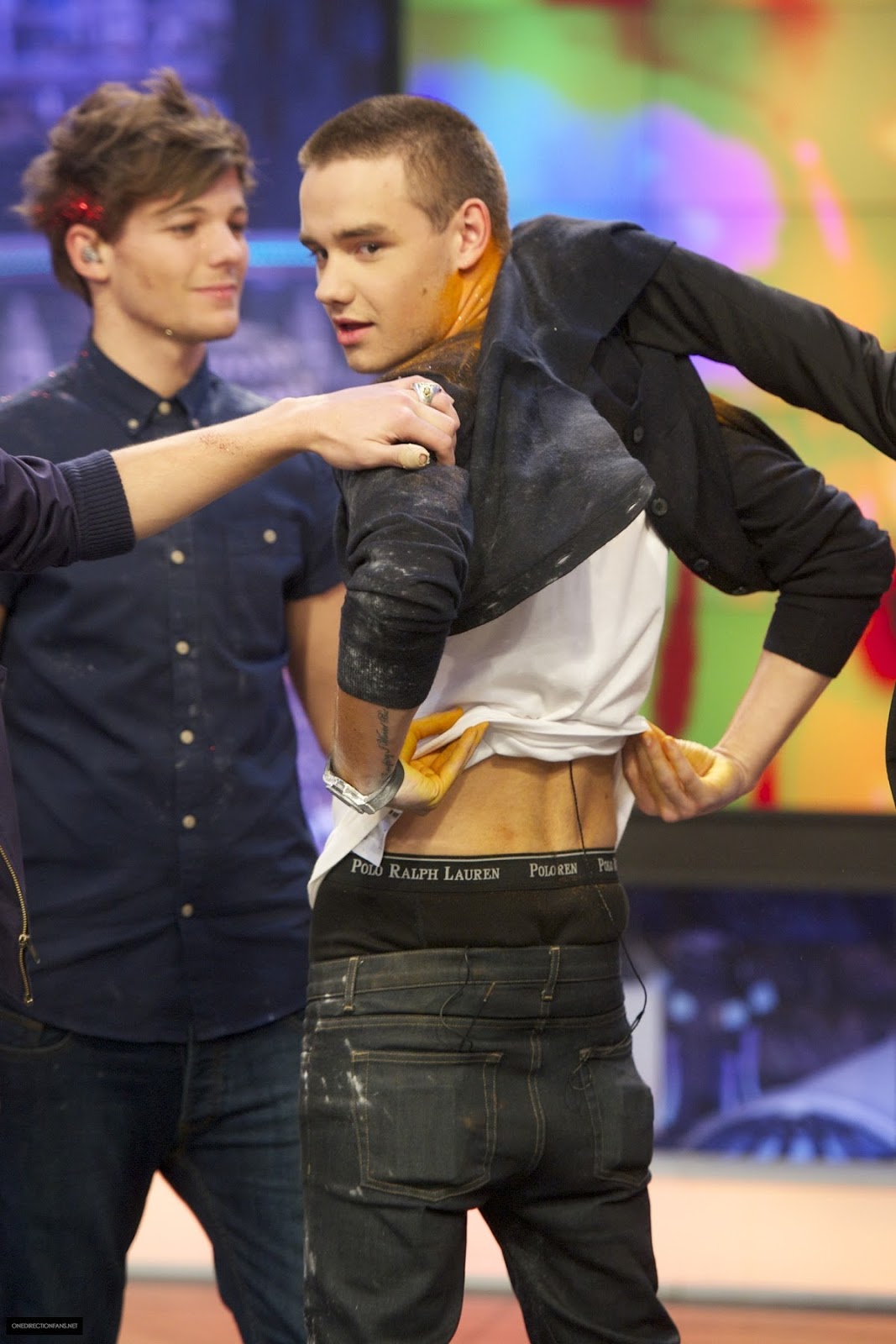 Celebrities In Undiez Liam Payne Sagging Showing his Black Polo Ralph