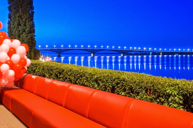 Worlds Longest Sofa Zabavnik