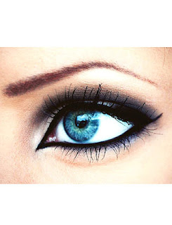 Membingkai Mata dengan Eyeliner