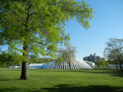 Park Purpose? Exterior of the 250, 000squarefoot Frieze New York Art Fair . (dscn )