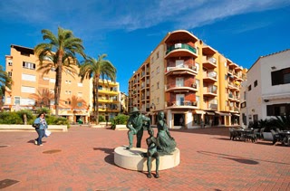 Fotos´ van de terrasjes, pleintjes, straatjes en het kasteel in Moraira