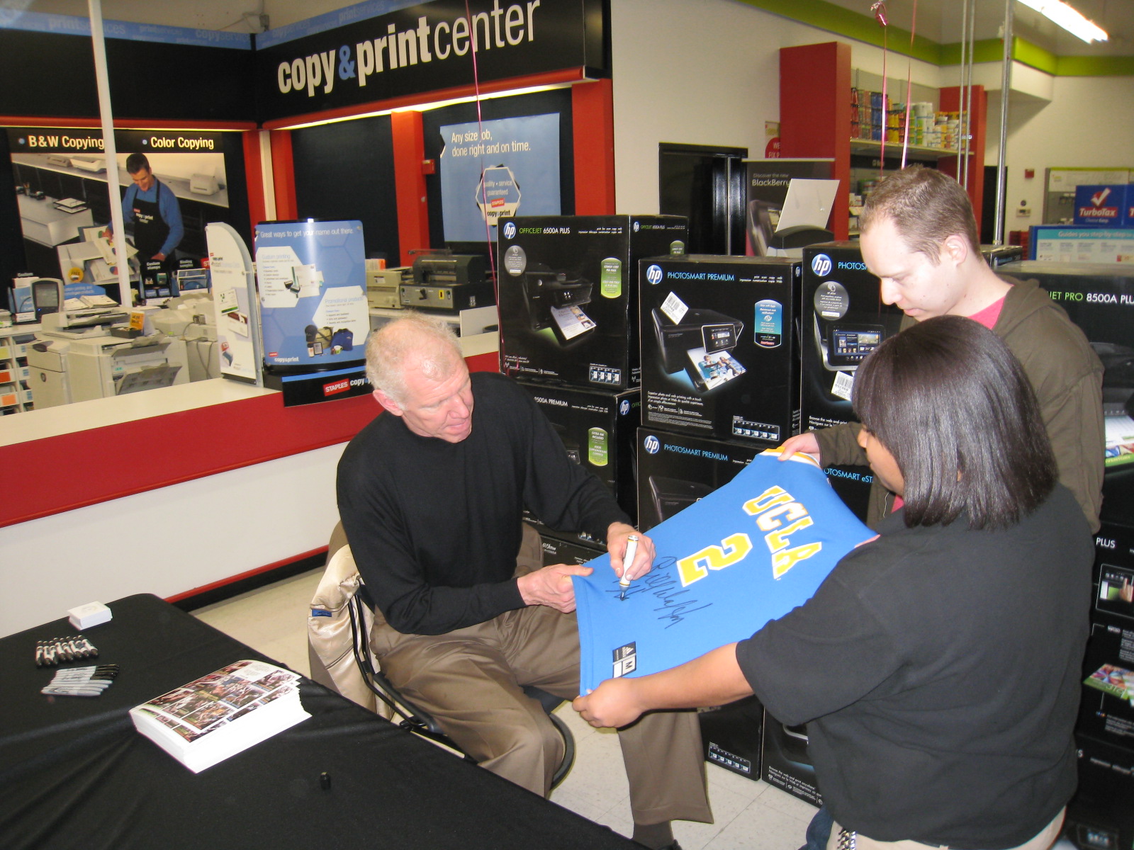 My Autograph Signings Bill Walton Staples in Glendale