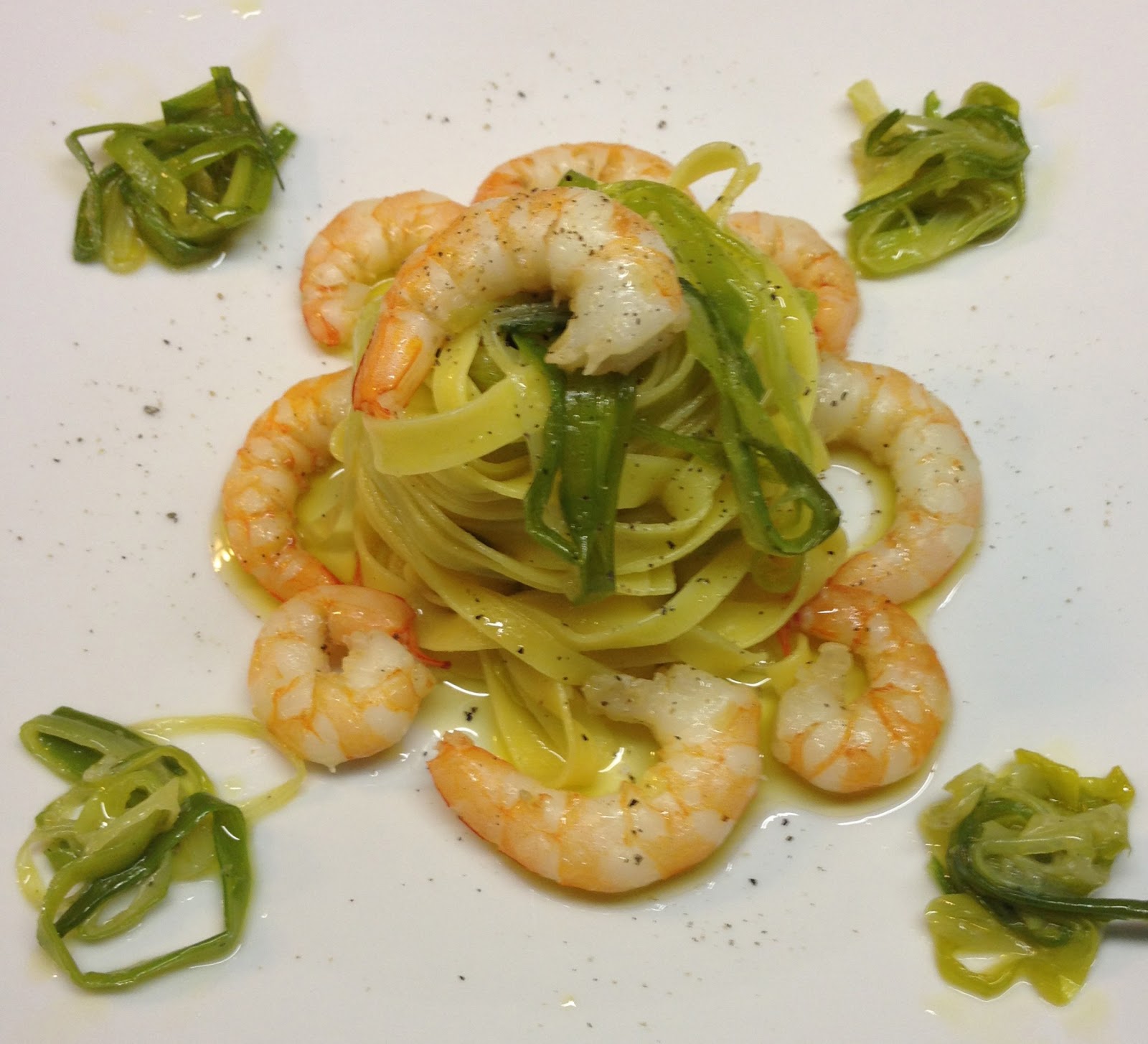 architettando in cucina Fettuccine all’uovo con porri e gamberi