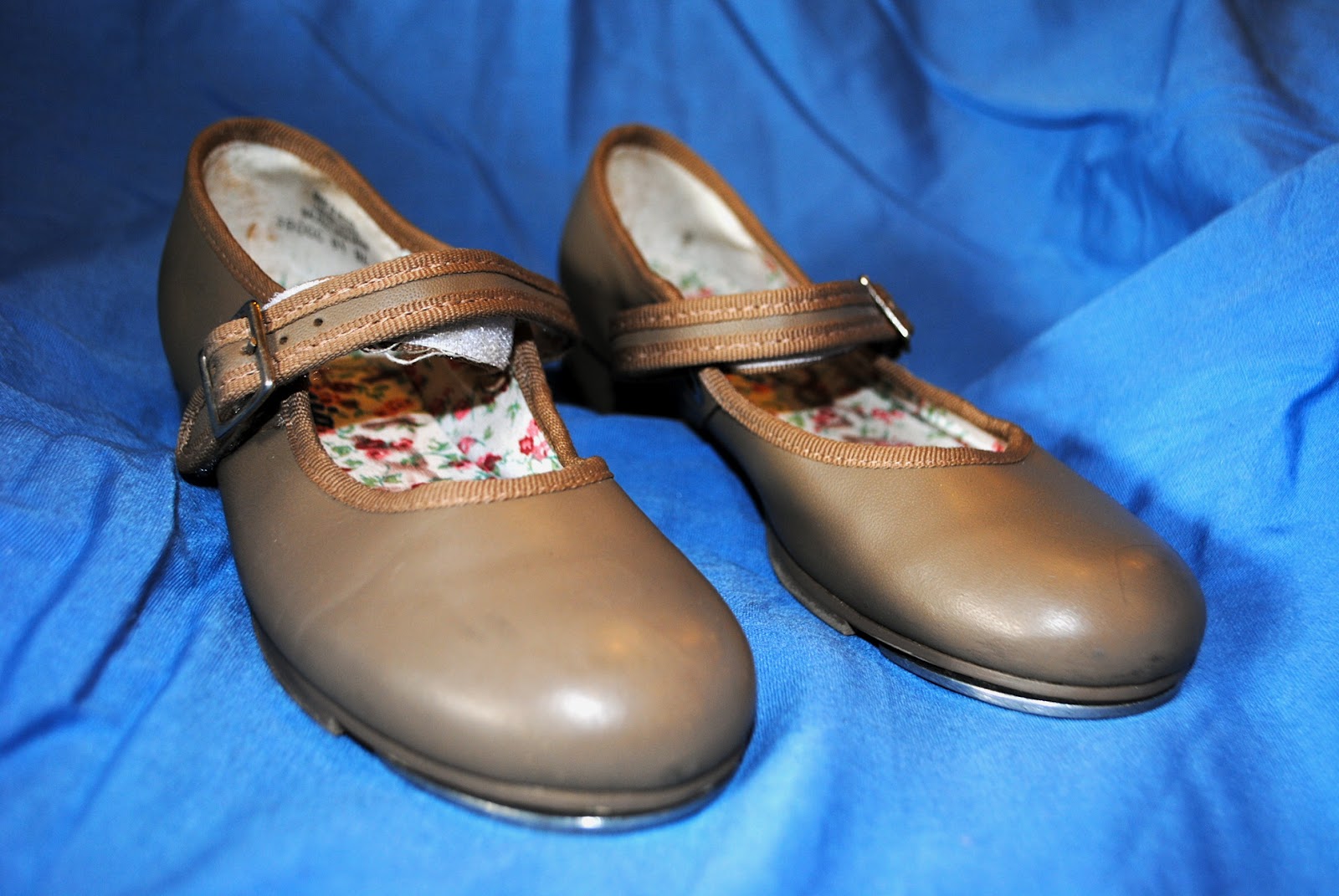 Let's Raise the Barre Capezio Tan Tap Shoes, size 13