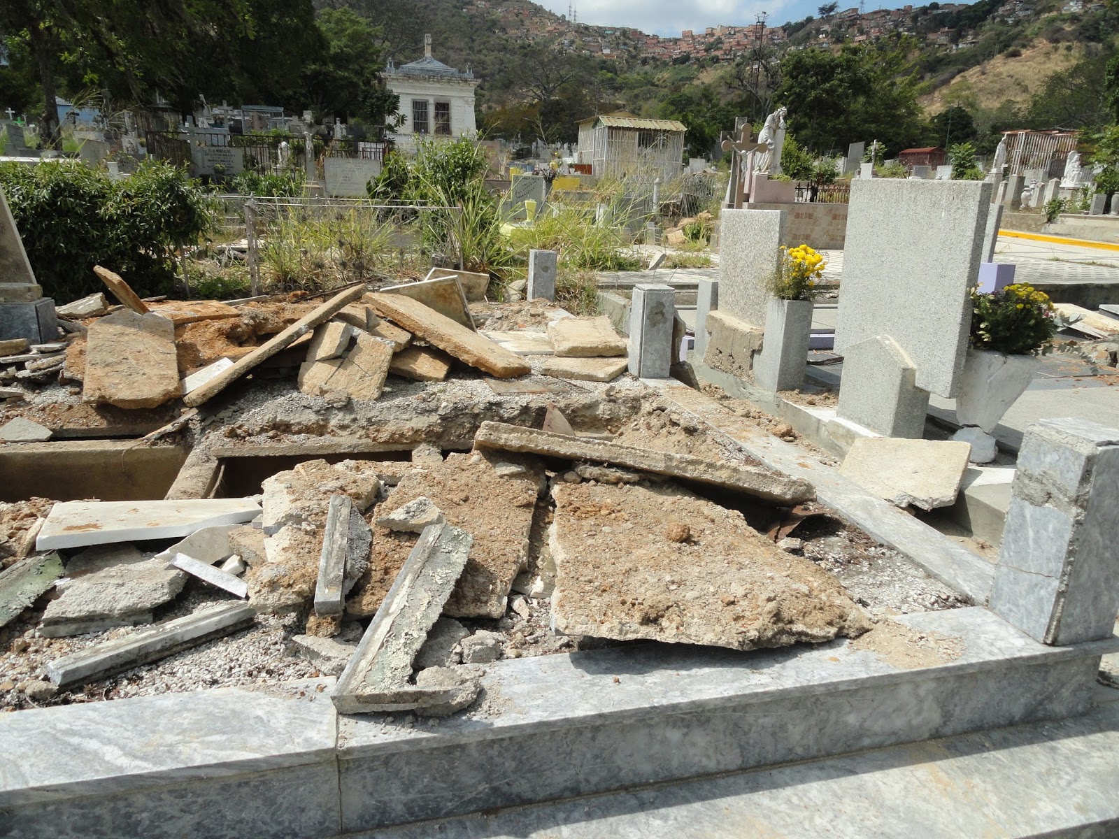 El Guardián Católico Venezuela Profanan tumbas y se llevan los