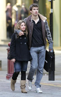 SPORTIGE: Gerard Pique Girlfriend Photos 2012