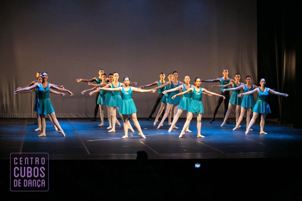 Centro Cubos de Dança En dehor e en dedan