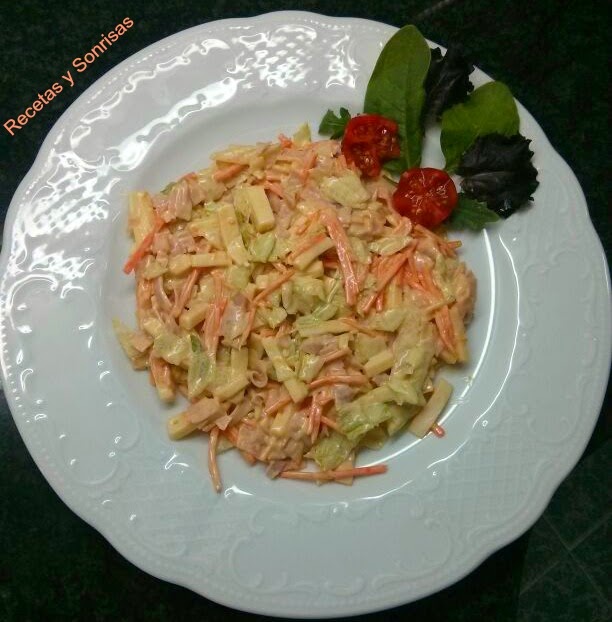 Ensalada Francesa Con Zanahoria Y Salsa Rosa
