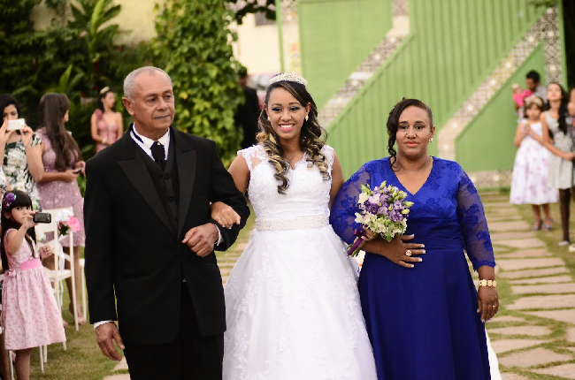 Histórias Reais | Casamento Gisele e Cassio decoração simples casamento, decoração casamento, casamento, casamentos, decoração de casamento, festa de casamento, festa casamento, festa casamento simples, decoração para casamento, vestido de casamento, vestidos de casamento, vestido casamento, vestida de noiva, festa de casamento chic, festa chic, casamento chic, casamento chic simples, casamento clean, casamento chic clean, fotos casamento, fotos de casamentos, casamento rosa, decoração rosa, decoração casamenro rosa, decoração casamento rosa chic, casamento rosa, casamento cor de rosa, decoração de casamento rosa, casamento real, casamentos reais, casamento brasil, casamento brasileiro
