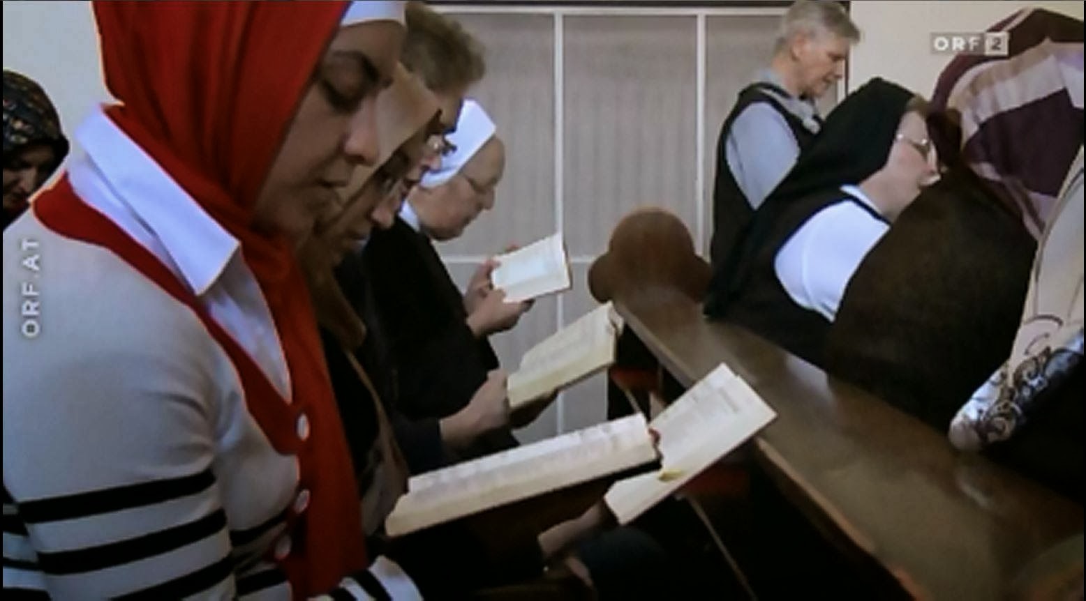 Gülen cemaatinin Avusturya mensuplarının Teslis Kilisesindede bozulmuş incil'den mezmurlar okuyup müşrik ibadeti ettikleri anların fotoğrafları: