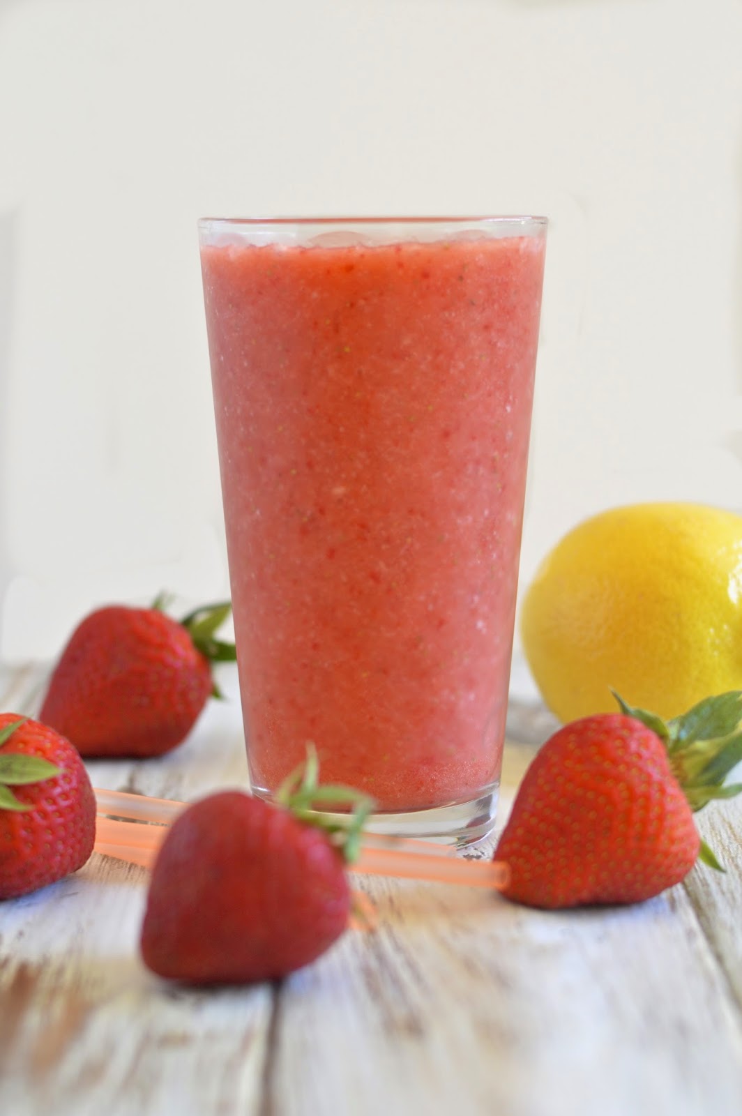 Hydrating Strawberry Lemonade {Jamba Juice Copy Cat} Virtually