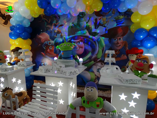 Toy Story - decoração provençal simples - Detalhes imagem 02 Mesa decorada Toy Story para festa infantil