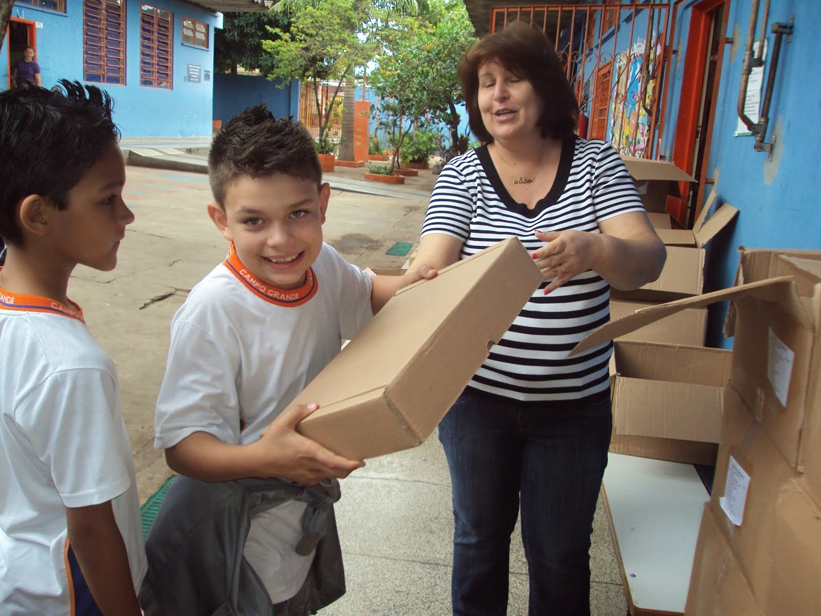 ENTREGA DO KIT ESCOLAR