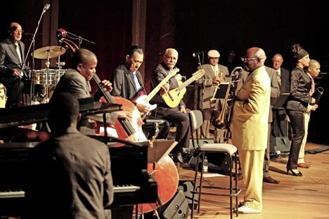 http://2.bp.blogspot.com/--vLgO5XKWI0/Teht22mKt0I/AAAAAAAA_AY/T8Ui5fHEvxU/s640/BUENA-VISTA_SOCIAL_CLUB_02.jpg