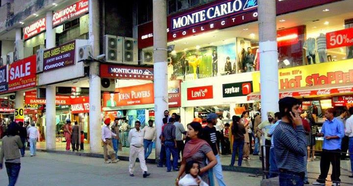 Shopping at Sector 17 Market, Chandigarh Shopping at Sector 17 Market, Chandigarh