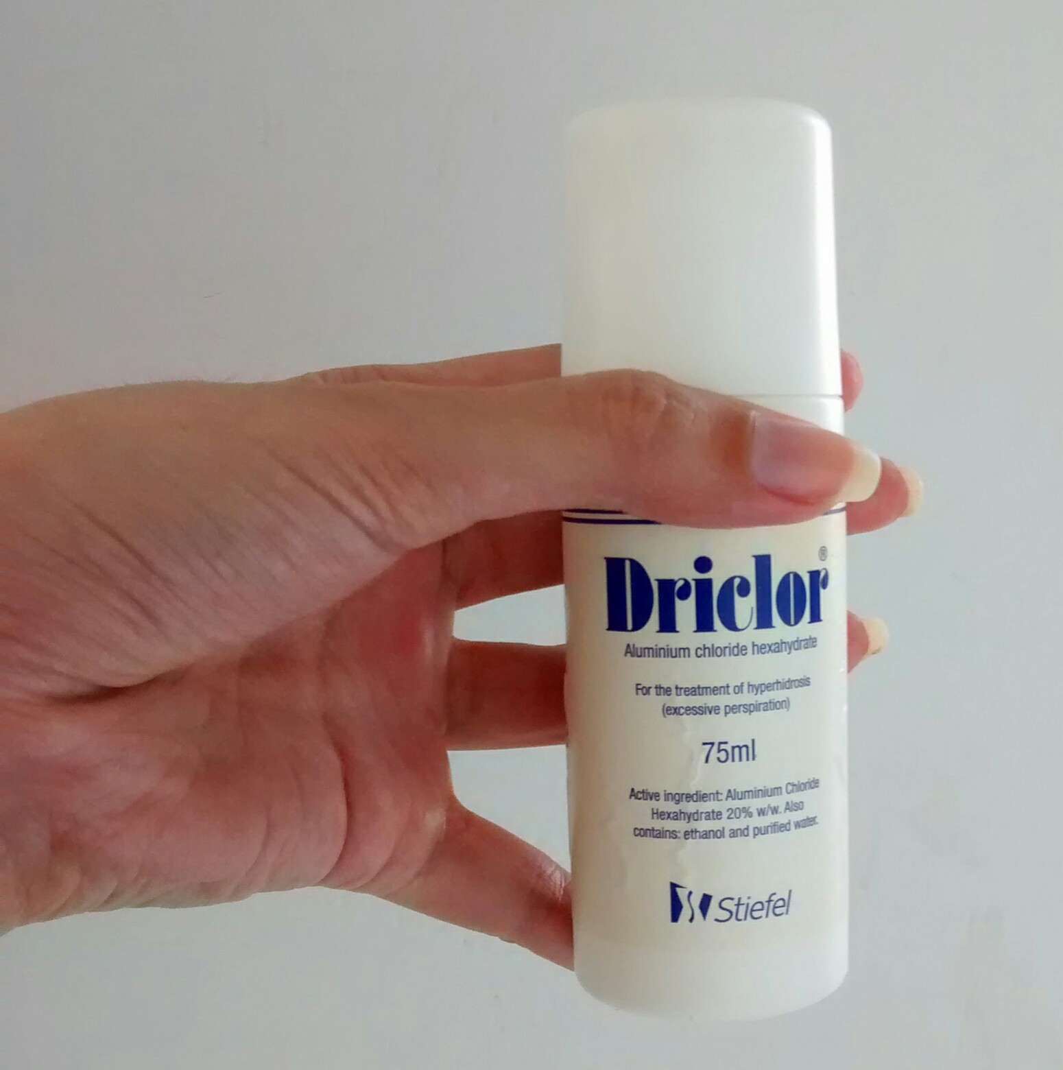 Mariana Dino Resenha do Antiperspirante DRICLOR