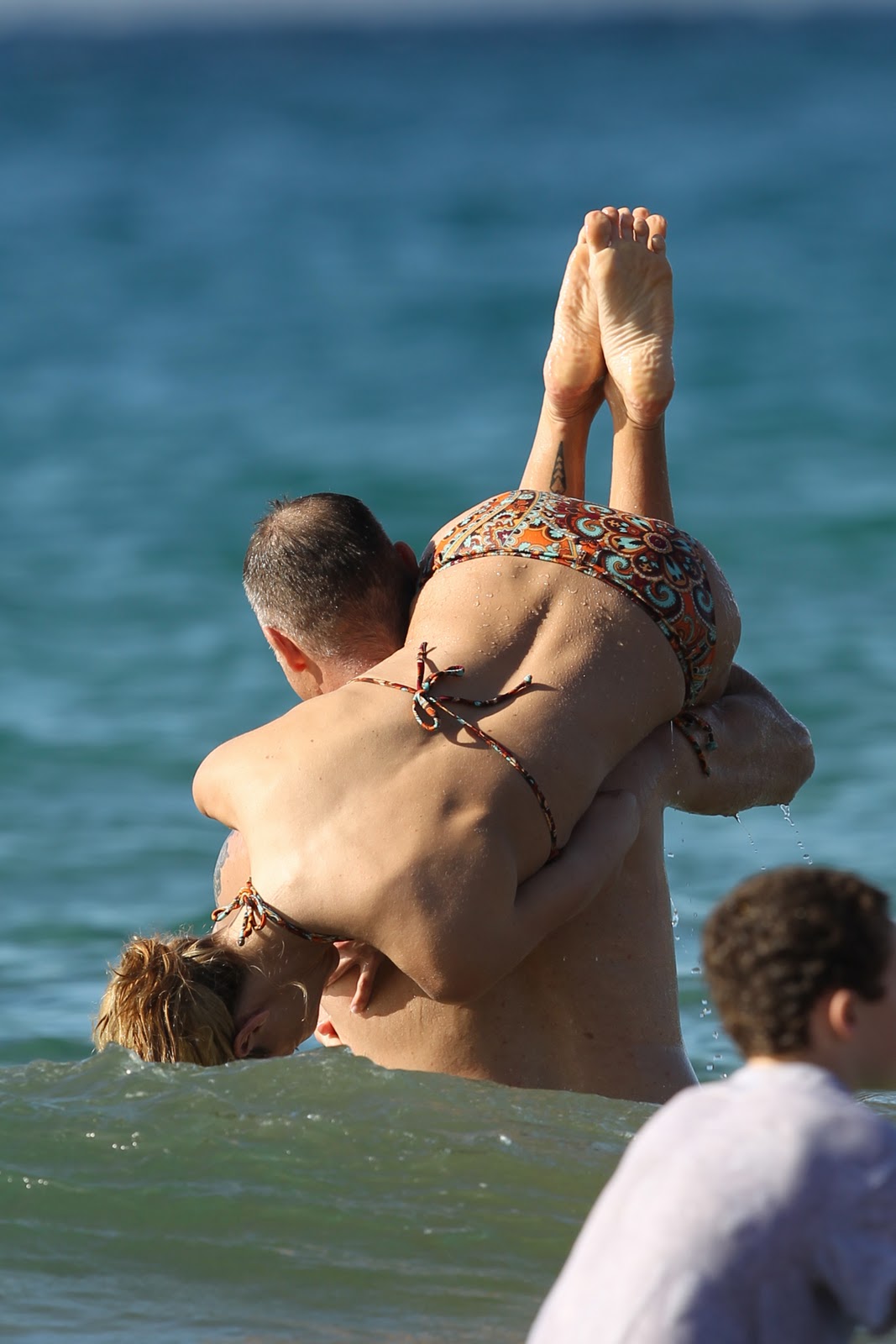 Brooke Burns in Bikini spotted on the Beach in Maui (27.12.2011) - I.