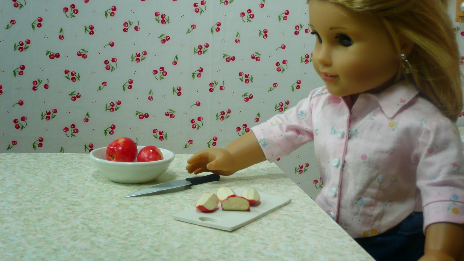 joanne's 18" dolls Knife Experiment