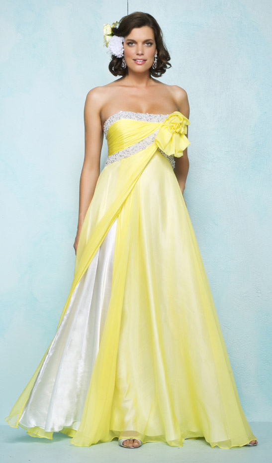 trop plongeant certes sexy mais que vous regrettrez au fil du temps qui passe pendant la soirée. Voici une belle collection de robe de bal jaune.