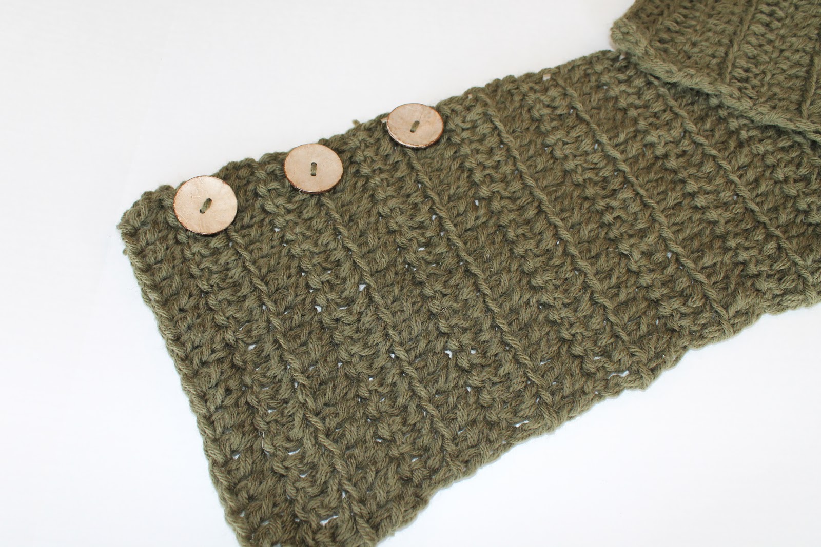Janes Girl Designs: Crocheted Cowl Tutorial