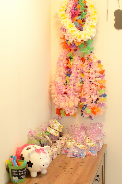 One Little Project !! : Hawaiian Themed Birthday Party