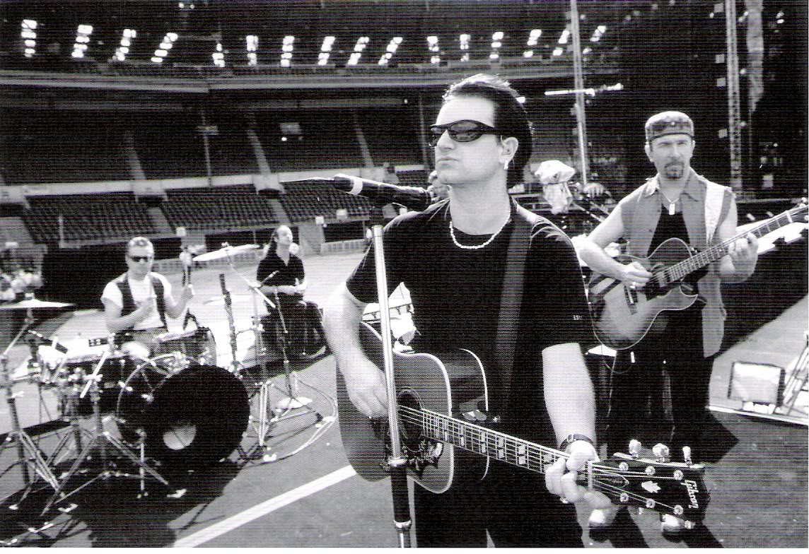 http://2.bp.blogspot.com/--zNMy8QTVeo/T2yTFG29FmI/AAAAAAAAM7U/yx06X1c2pPw/s1600/U2Wembleyrehearsal8-1993.jpg