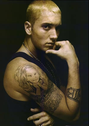 Eminem . style! fesyen rambut ala-ala dia ni tak pendek sangat. cuma