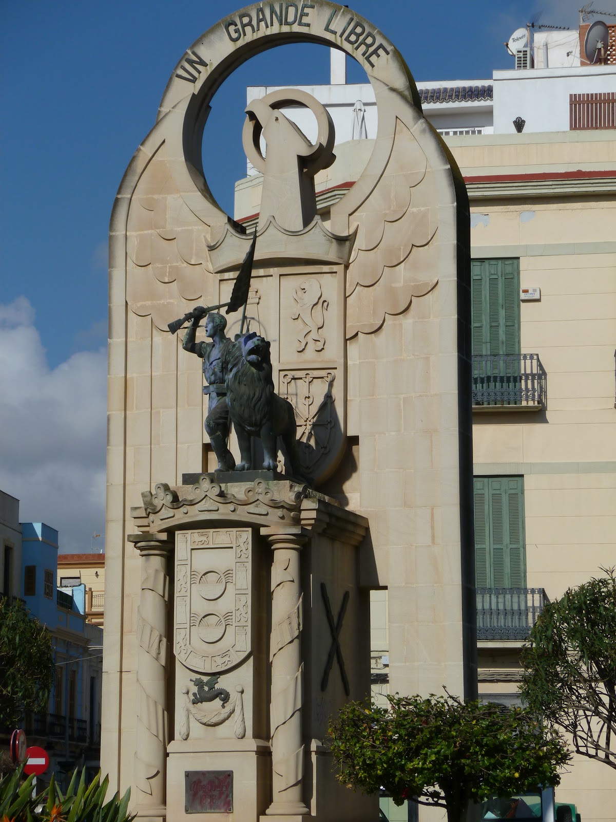 Monumentos Fascistas en Melilla, España