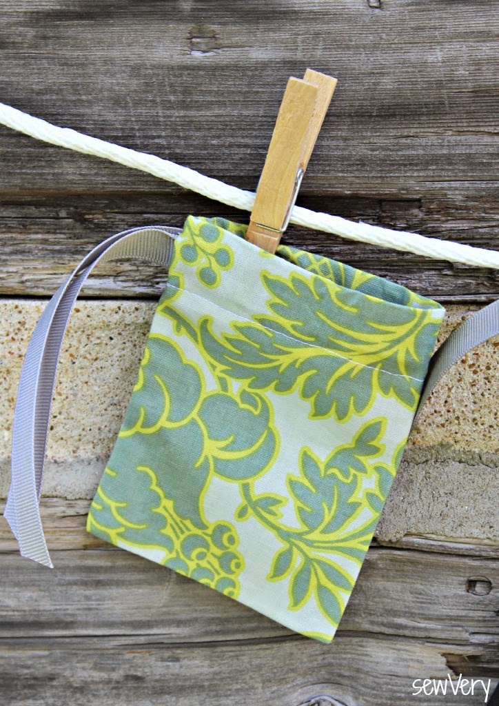 sewVery A sewVery Simple Fabric Gift and Storage Bag Tutorial