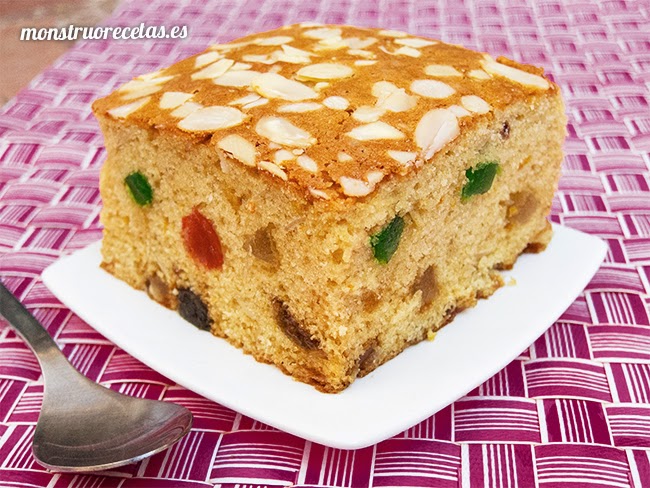 Bizcocho De Fruta Confitada Con Almendras