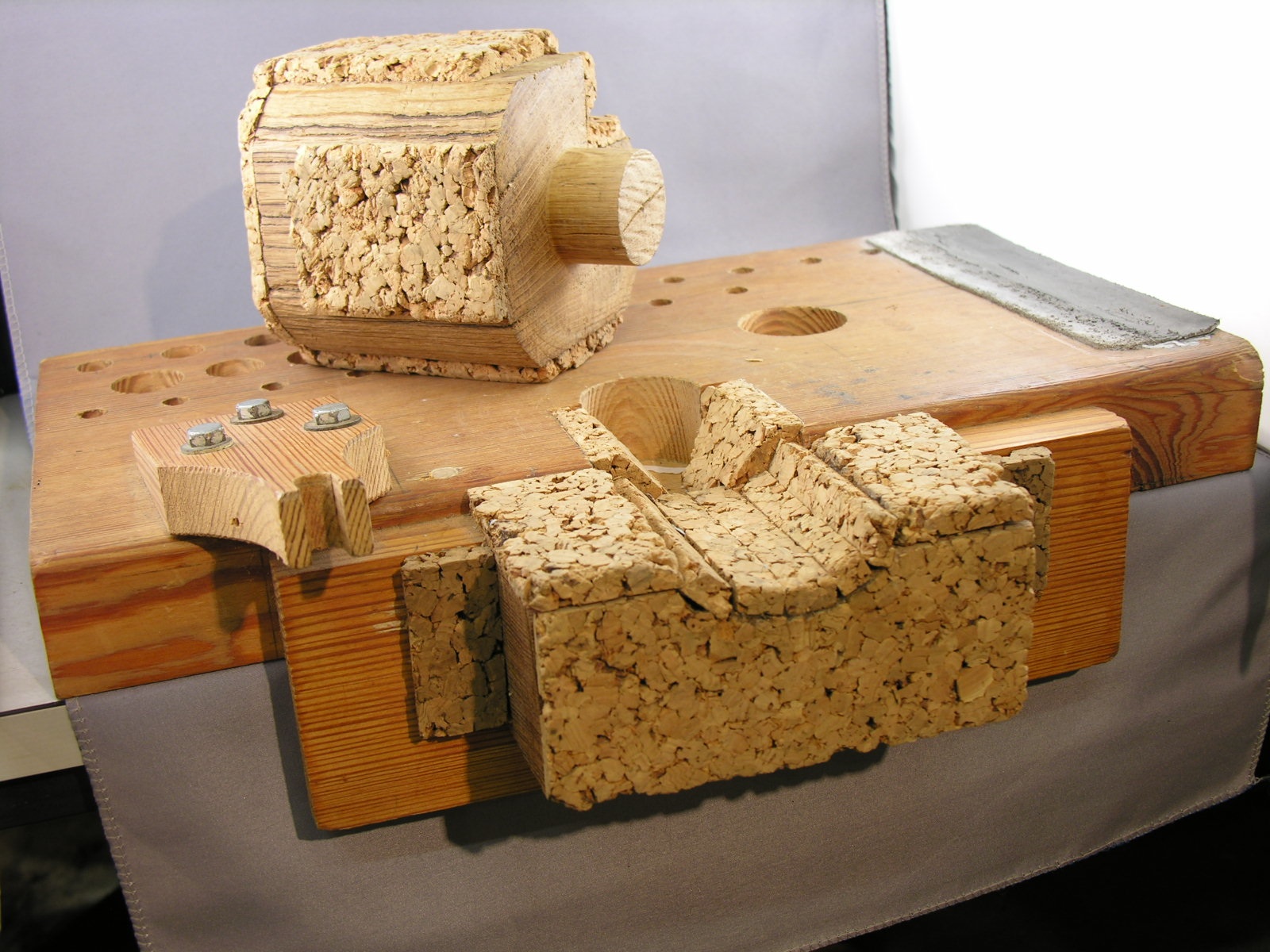 Best Woodworking Plans: Portable Carving Bench Wooden Plans