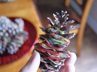 http://www.krisztinawilliams.com/2013/10/crafting-with-kids-easy-fall-pine-cone.html