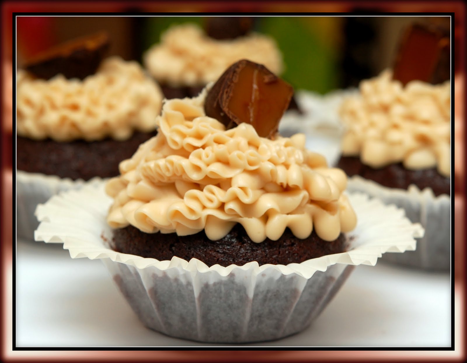 MALTED MILK CUPCAKES WITH SMASHED WHOPPERS & CARAMEL BUTTERCREAM Hugs