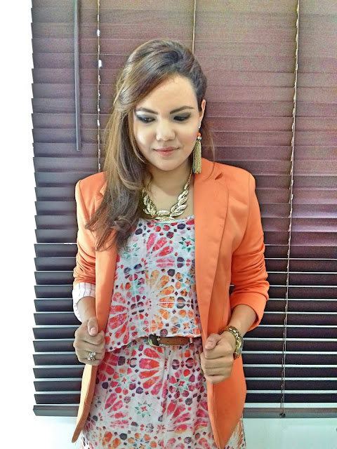vestido estampado com blazer