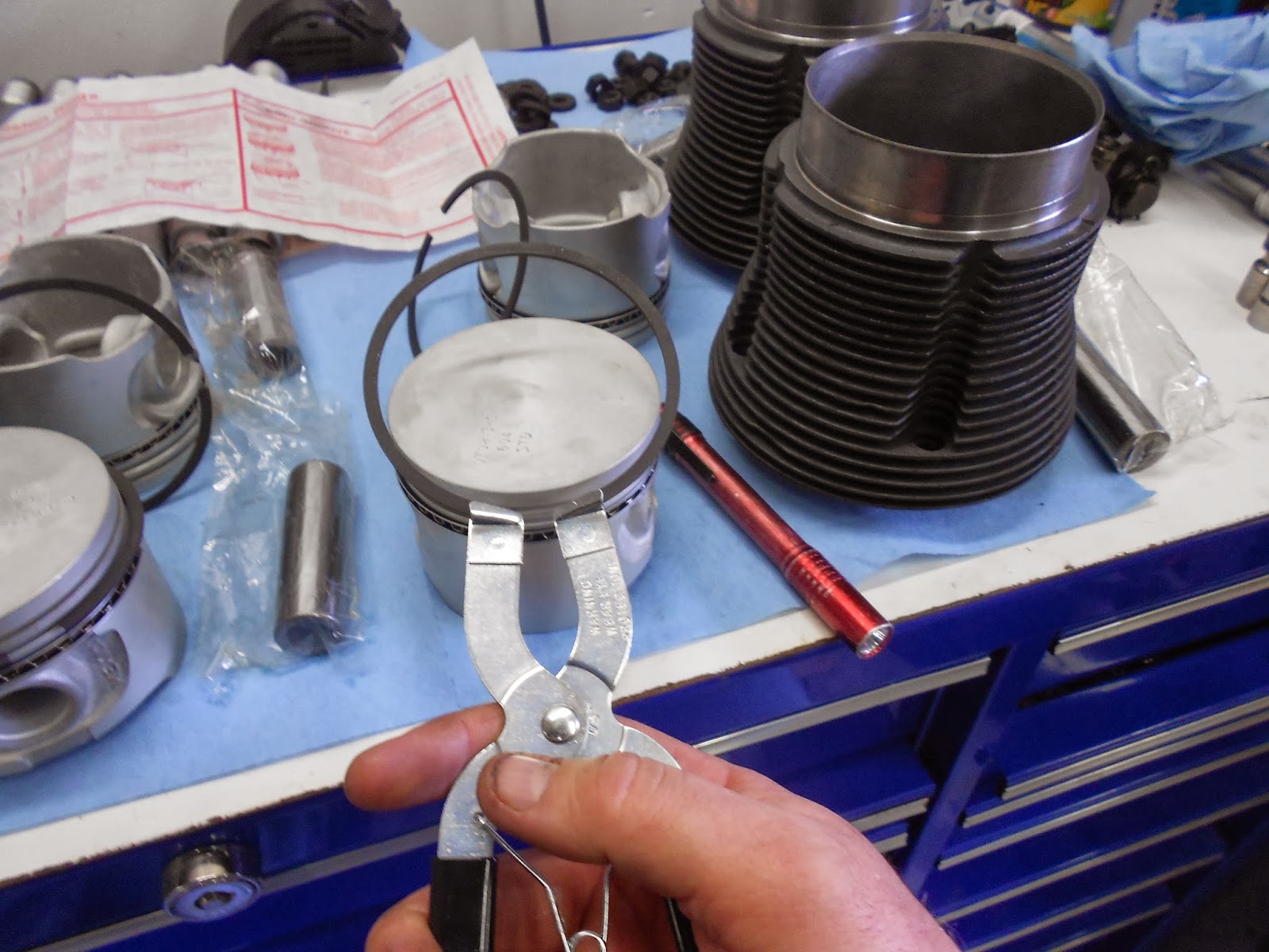 The Bug Boys Installing pistons and cylinders in an air cooled bug and