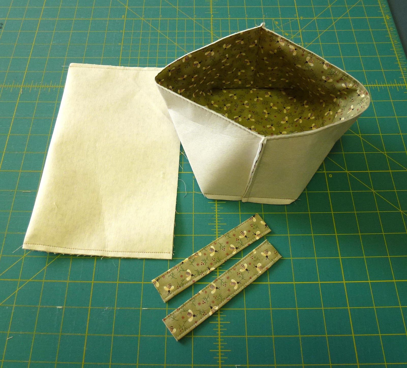 Leslie's Art and Sew Fabric Basket Tutorial