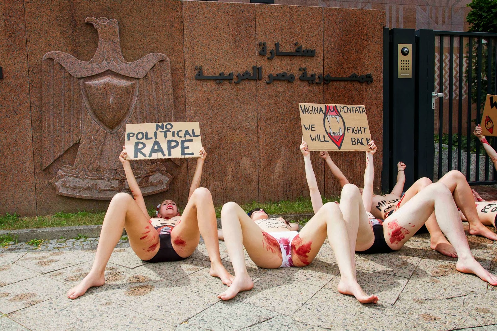 Зубастая вагина фильм противоположной zubastaya-vagina-film