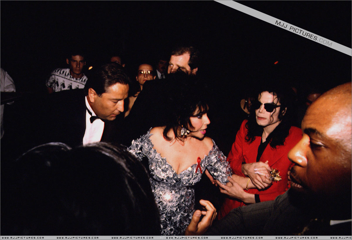 http://2.bp.blogspot.com/-08dGCWg8Uuc/T8E73FqYh0I/AAAAAAAAHZ0/Q3eTxKhkqx4/s1600/michael_jackson_tavern_june_1992+(11).jpg