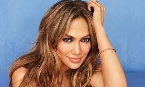 Η νέα φωτογραφία της Jennifer Lopez μας κάνει να ντρεπόμαστε να βγούμε στην παραλία